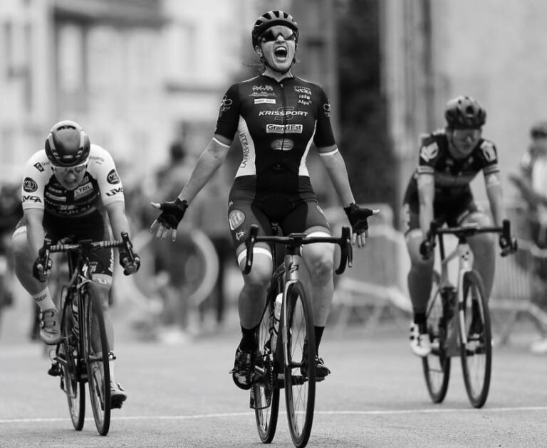 victoire course cycliste équipe femme N1 team macadams cowboys
